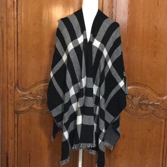 Splendid Sterling Wrap - Picture 4 of 8